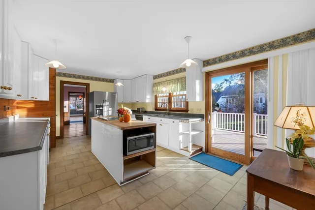 $475,000 | 4 Pickett Lane, Greenfield, MA 01301