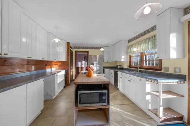 $475,000 | 4 Pickett Lane, Greenfield, MA 01301