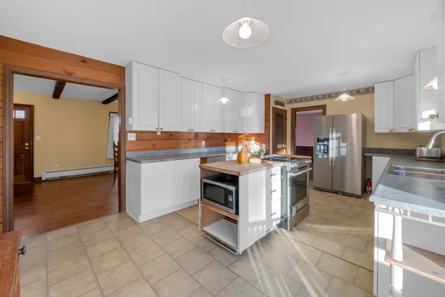 $475,000 | 4 Pickett Lane, Greenfield, MA 01301