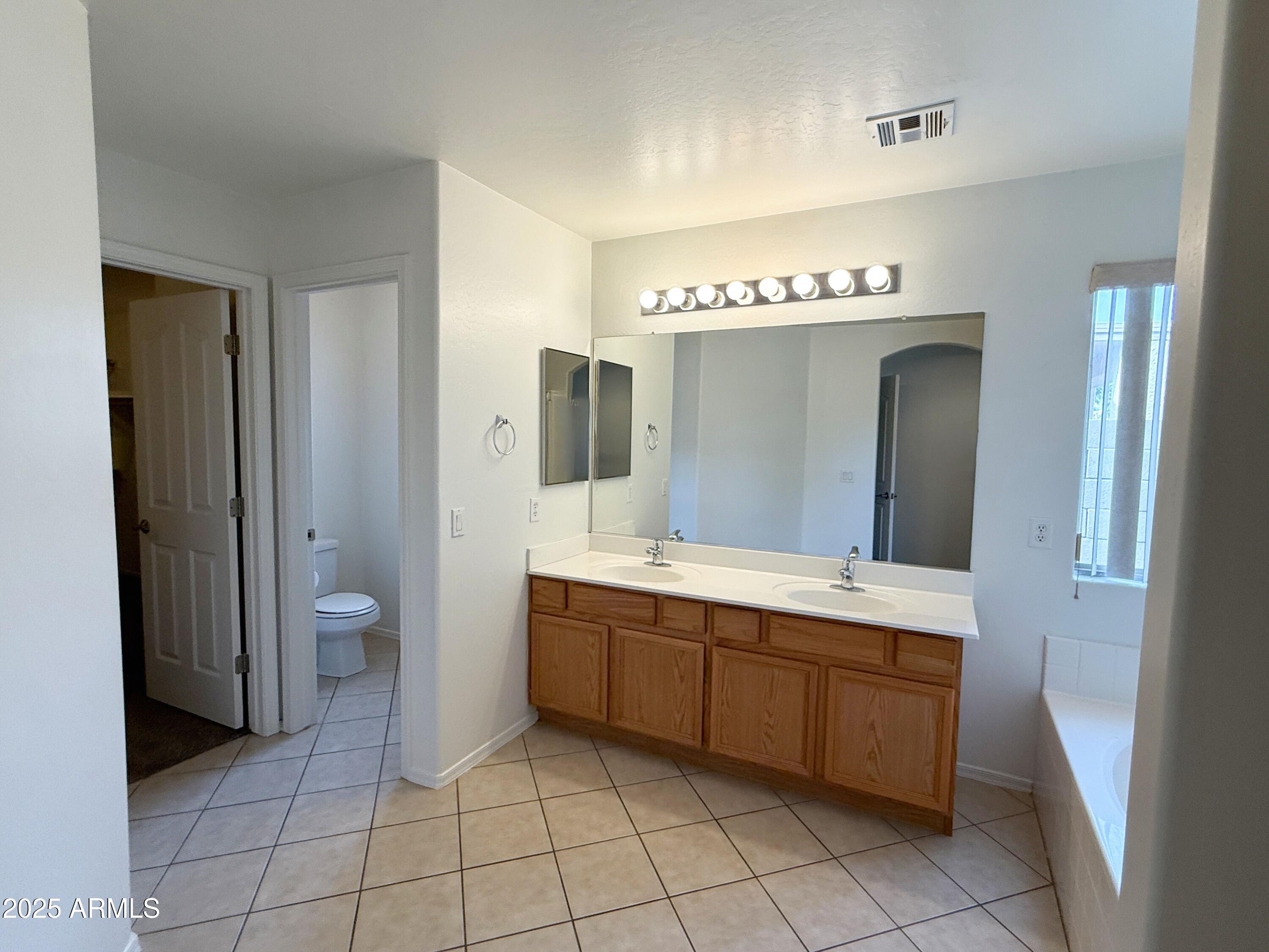 2538 West Maldonado Road Phoenix, AZ 85041 - Photo 14 of 30 IMG_1039_genErase