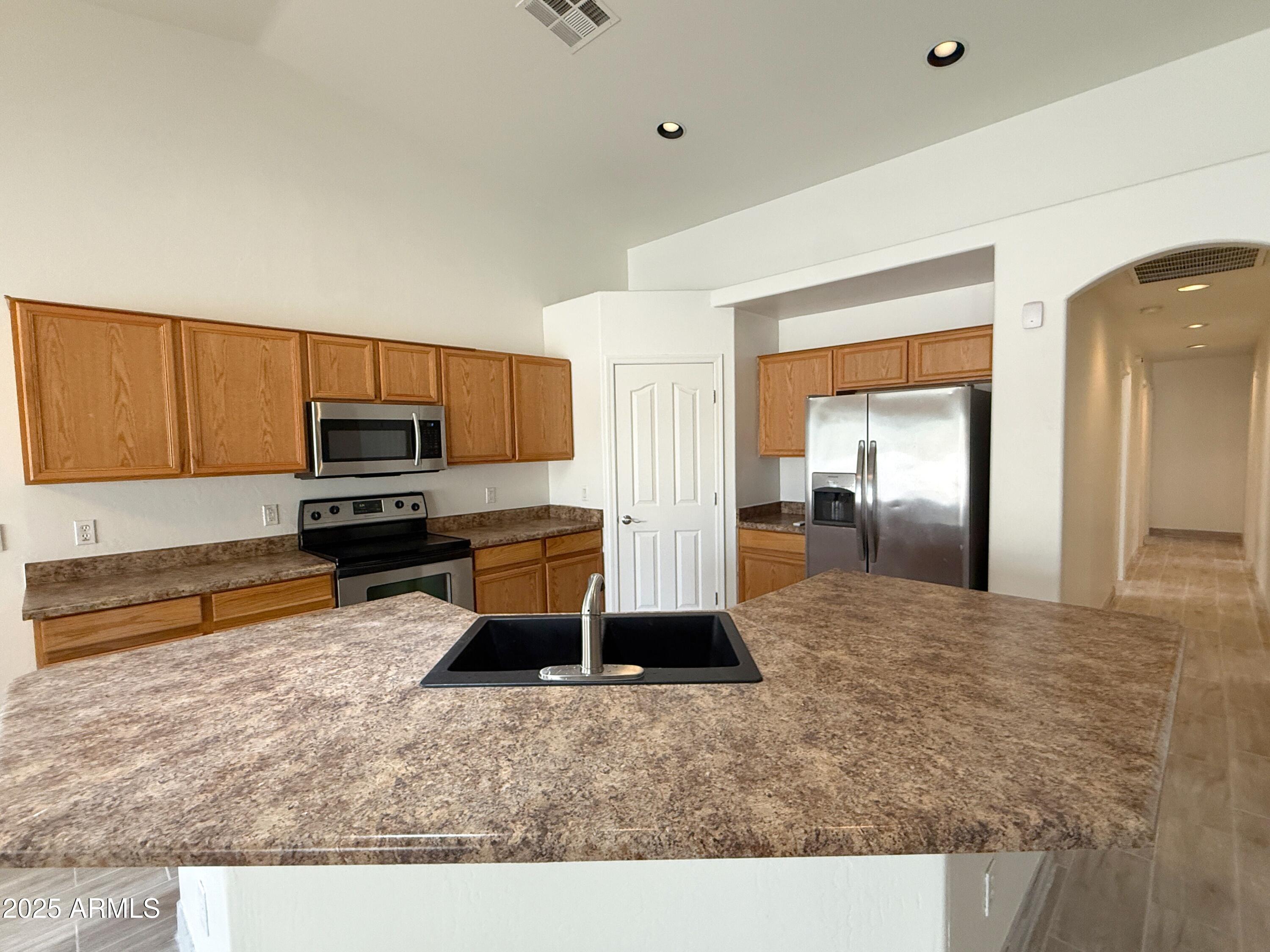 2538 West Maldonado Road Phoenix, AZ 85041 - Photo 9 of 30 IMG_1029