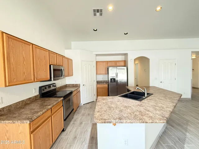 $2,400 | 2538 West Maldonado Road, Phoenix, AZ 85041