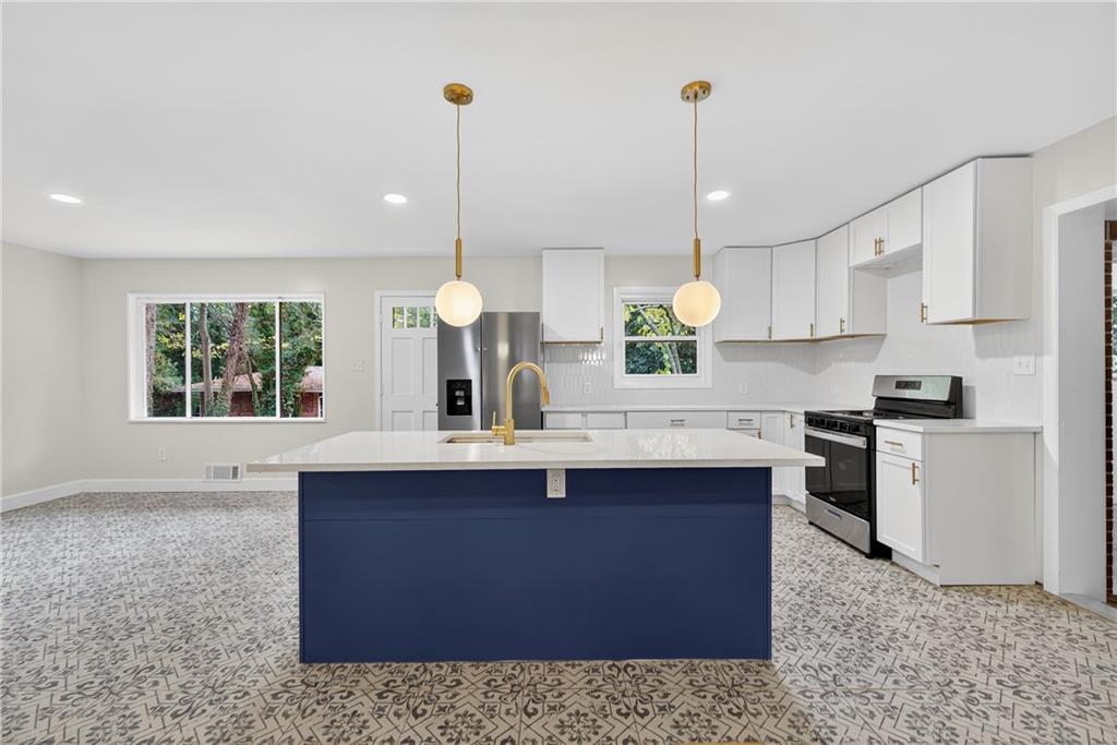 2296 Lyle Avenue Atlanta, GA 30337 - Photo 12 of 39