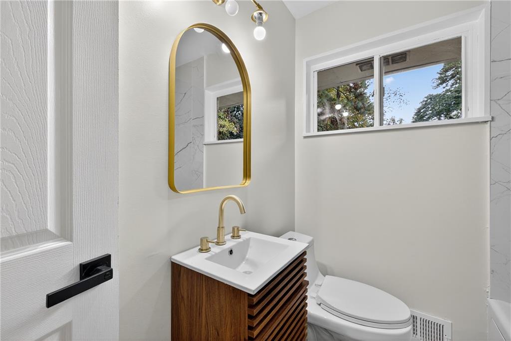 2296 Lyle Avenue Atlanta, GA 30337 - Photo 17 of 39