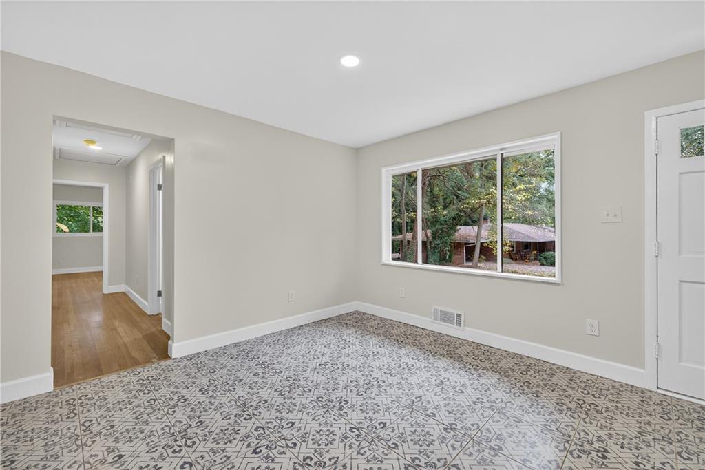 2296 Lyle Avenue Atlanta, GA 30337 - Photo 18 of 39