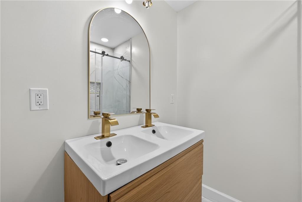 2296 Lyle Avenue Atlanta, GA 30337 - Photo 24 of 39