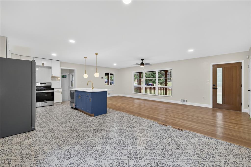 2296 Lyle Avenue Atlanta, GA 30337 - Photo 9 of 39