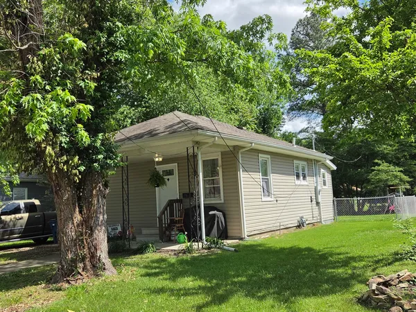 $89,000 | 718 East Taylor Street, Benton, IL 62812