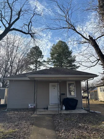 $89,000 | 718 East Taylor Street, Benton, IL 62812
