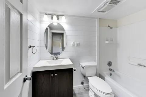$179,900 | 1056 North Mill Street, Unit 107, Naperville, IL 60563