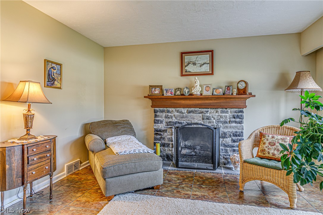 4622 Birchwold Road South Euclid, OH 44121 - Photo 4 of 35