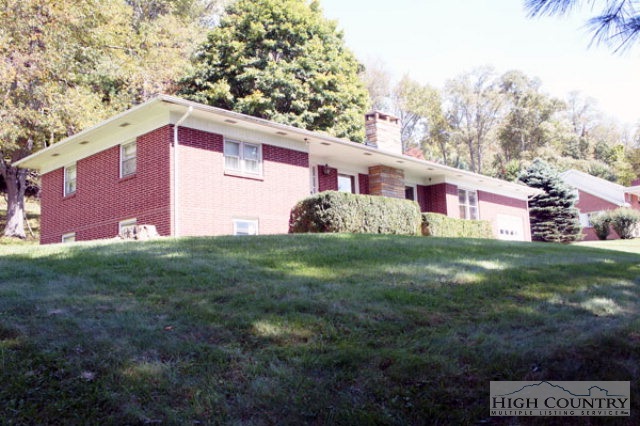 207 Hunting Road Boone, NC 28607 - Photo 2 of 27 Gallery Image 2