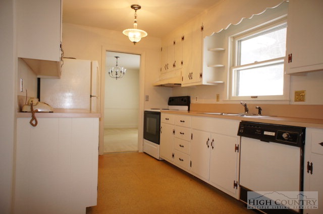 207 Hunting Road Boone, NC 28607 - Photo 8 of 27 Gallery Image 8