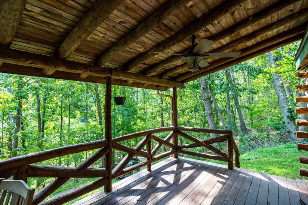 4047 Grapevine Road Huntington, WV 25701 - Photo 4 of 23 Gallery Image 4