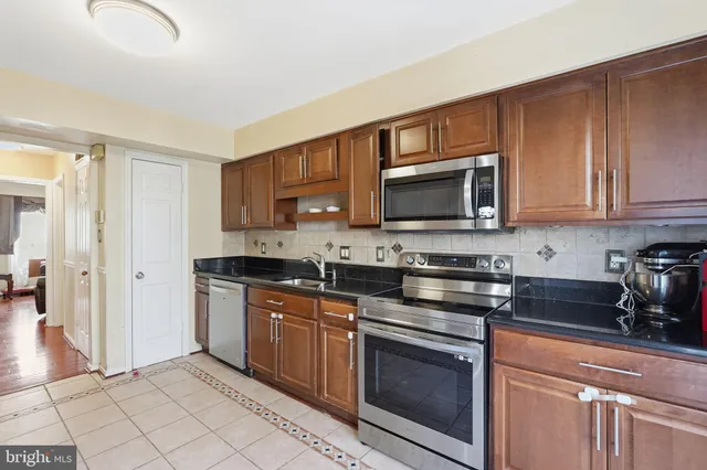 $595,000 | 5810 Apsley House Court, Alexandria, VA 22310