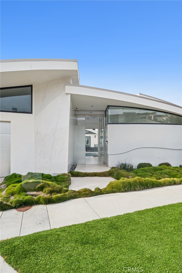 4607 Perham Road Corona del Mar, CA 92625 - Photo 3 of 62