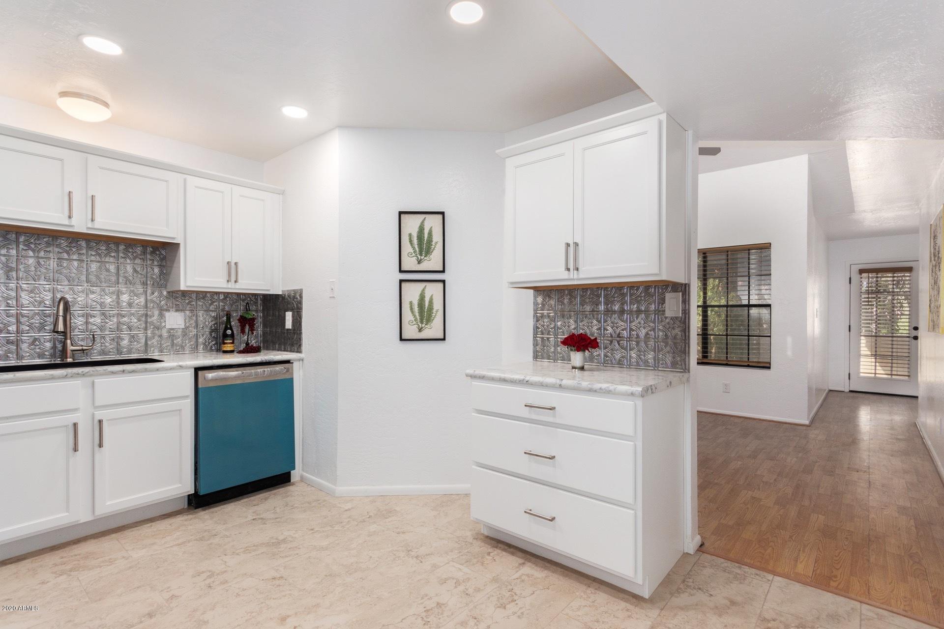 1126 West Elliot Road, Unit 2043 Chandler, AZ 85224 - Photo 15 of 25 Beautiful new backsplash