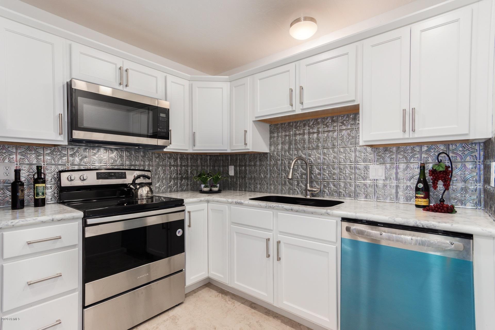 1126 West Elliot Road, Unit 2043 Chandler, AZ 85224 - Photo 2 of 25 Remodeled kitchen