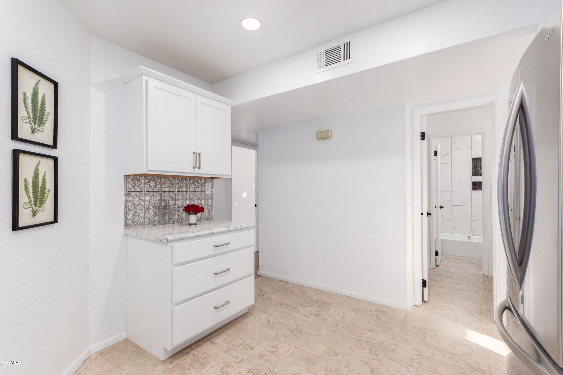 1126 West Elliot Road, Unit 2043 Chandler, AZ 85224 - Photo 23 of 25 kitchen
