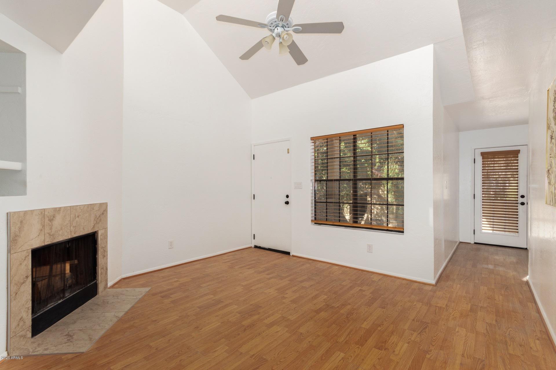 1126 West Elliot Road, Unit 2043 Chandler, AZ 85224 - Photo 4 of 25 Living room