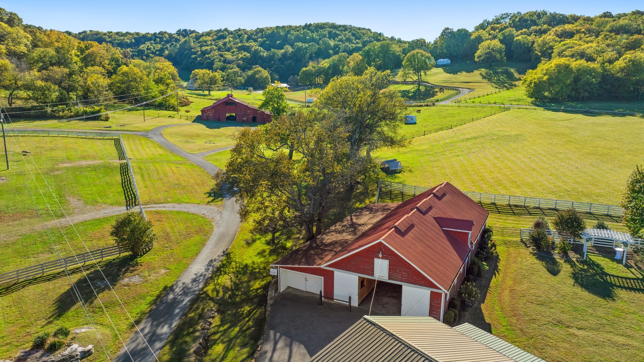 2133 Allisona Road Eagleville, TN 37060 - Photo 84 of 100 a view of a swimming pool with a table and chairs
