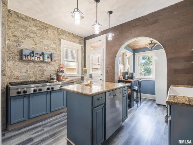 $242,500 | 405 Washington Street, Pekin, IL 61554