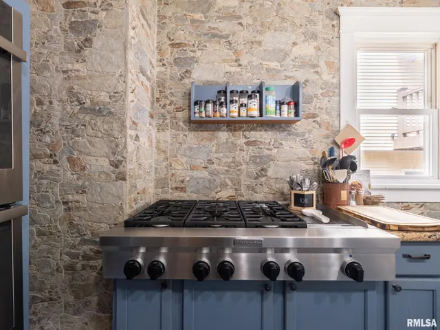 $242,500 | 405 Washington Street, Pekin, IL 61554