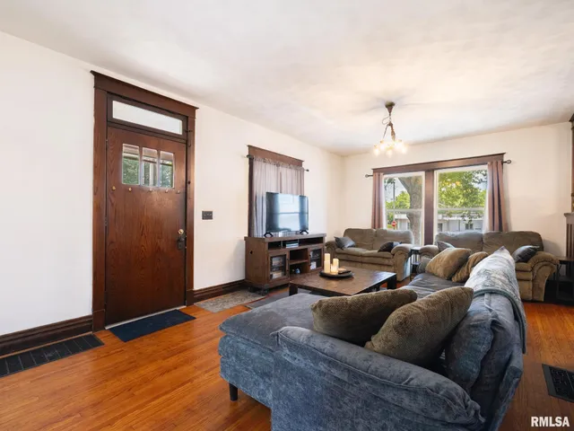 $242,500 | 405 Washington Street, Pekin, IL 61554