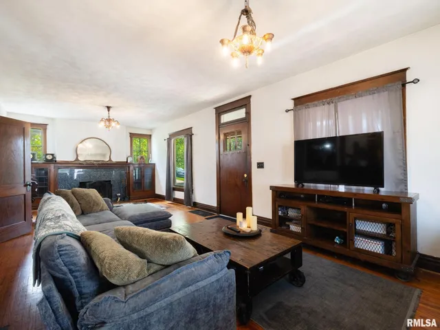 $242,500 | 405 Washington Street, Pekin, IL 61554