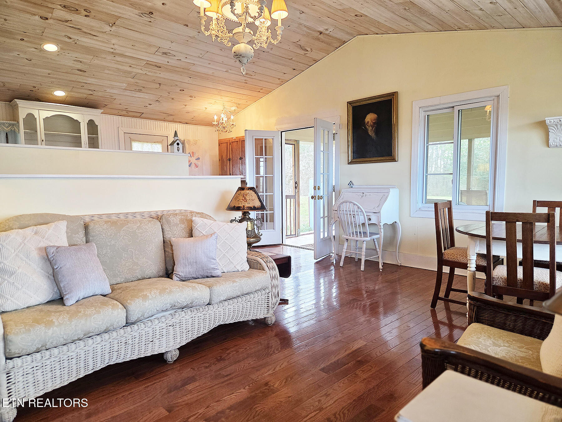 900 Teeters Road Greenback, TN 37742 - Photo 13 of 53 Living room