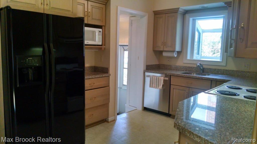 1524 Villa Road Birmingham, MI 48009 - Photo 13 of 32