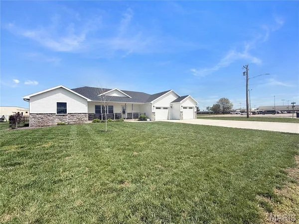 $429,900 | 106 Janet Trail, Palmyra, MO 63461