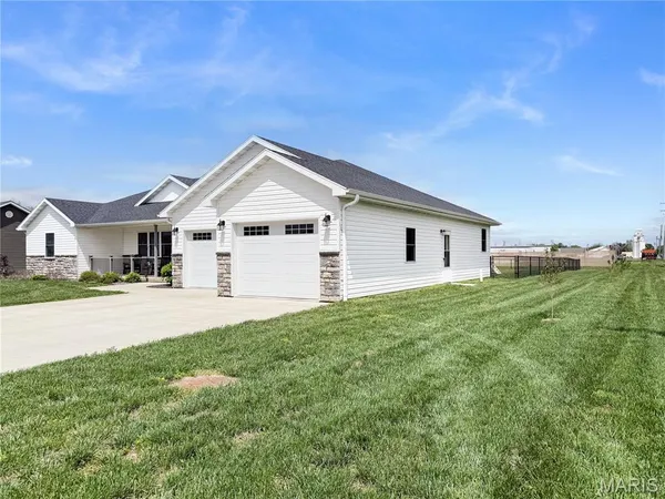 $429,900 | 106 Janet Trail, Palmyra, MO 63461