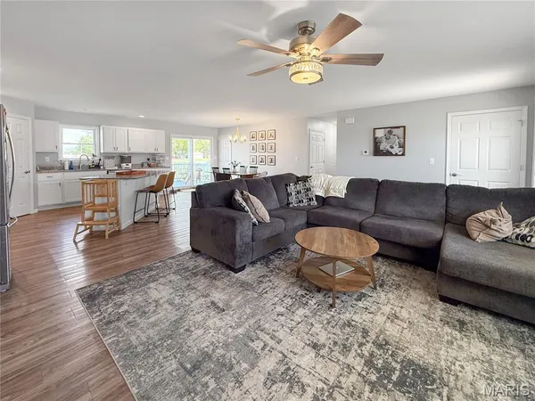 $429,900 | 106 Janet Trail, Palmyra, MO 63461