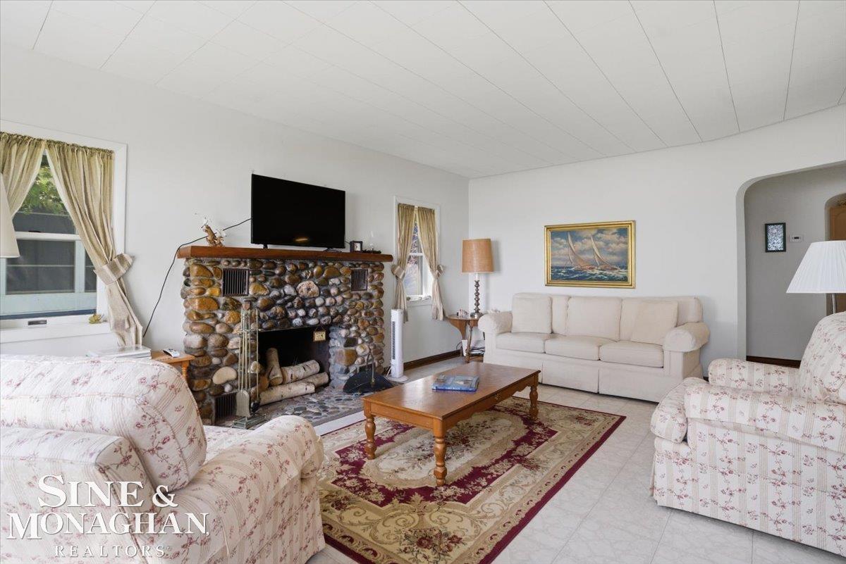 637 South Lakeshore Road Port Sanilac, MI 48469 - Photo 6 of 49