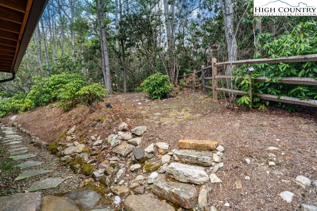 25 Red Oak Road Newland, NC 28657 - Photo 11 of 44