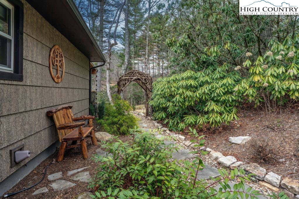 25 Red Oak Road Newland, NC 28657 - Photo 12 of 44