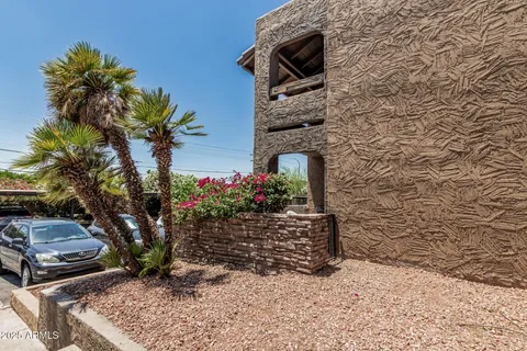 $263,000 | 3825 East Camelback Road, Unit 152, Phoenix, AZ 85018