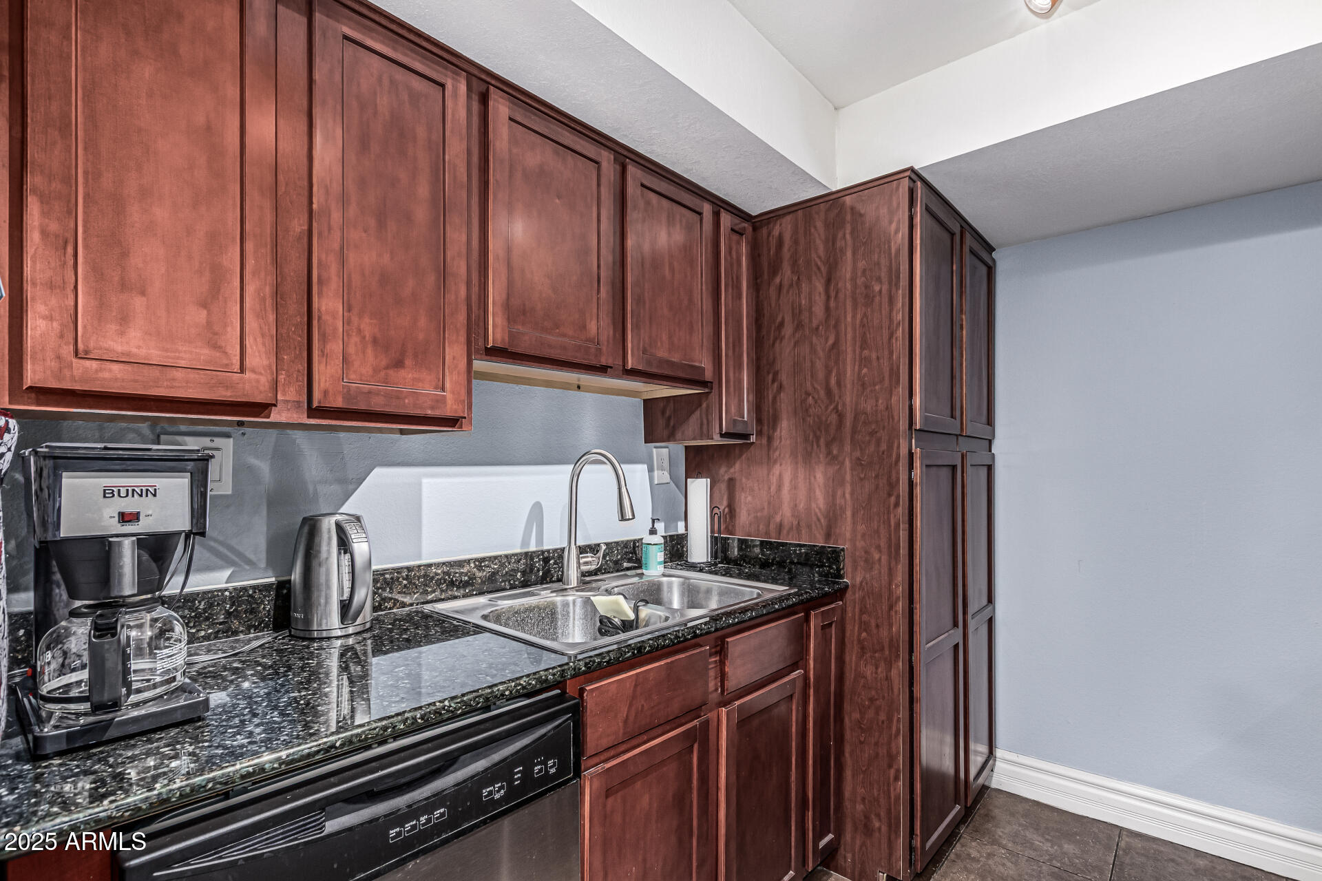 3825 East Camelback Road, Unit 152 Phoenix, AZ 85018 - Photo 5 of 28 a kitchen with granite countertop a sink stove and cabinets