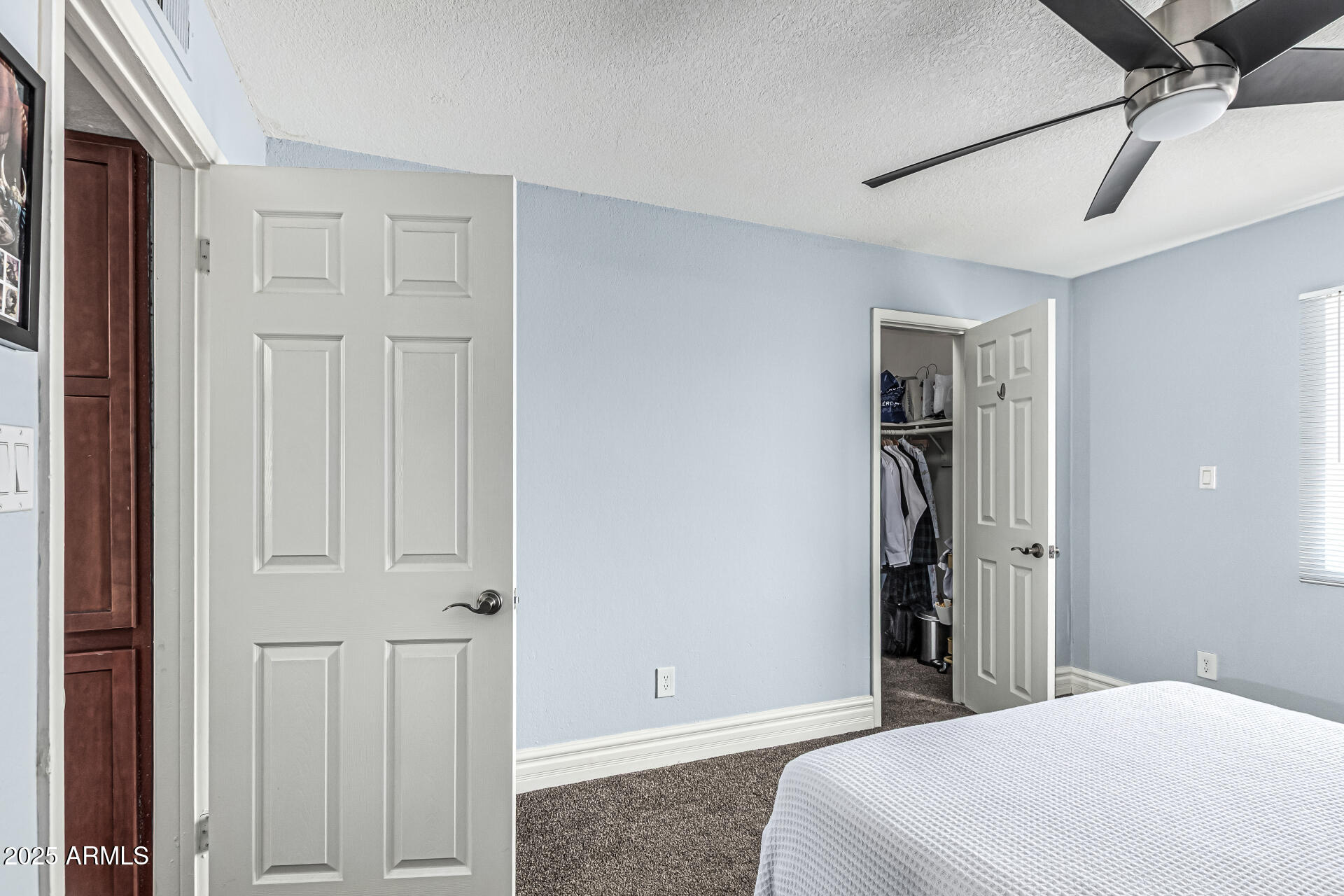 3825 East Camelback Road, Unit 152 Phoenix, AZ 85018 - Photo 9 of 28 a bedroom with a bed and a ceiling fan