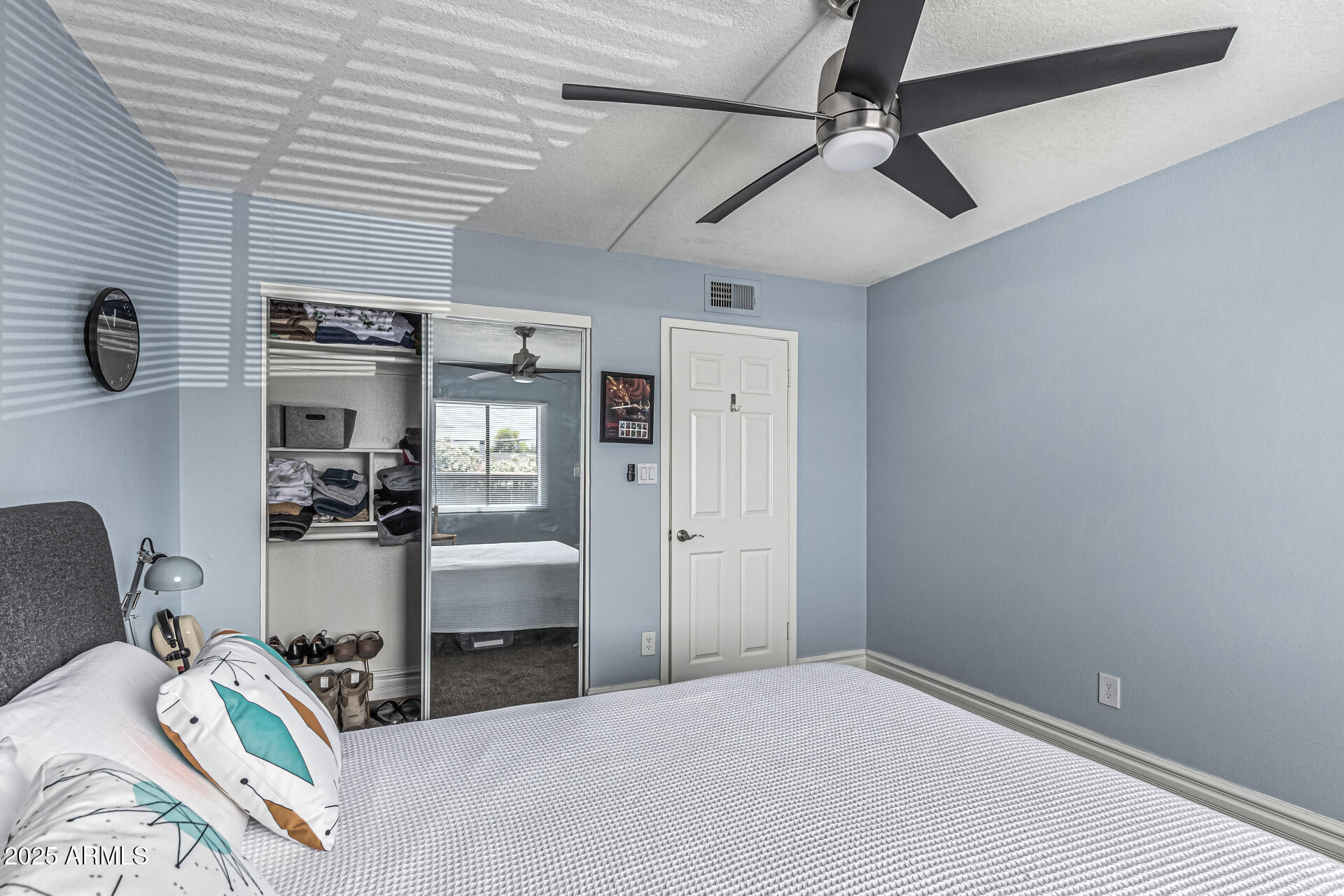 3825 East Camelback Road, Unit 152 Phoenix, AZ 85018 - Photo 10 of 28 a room that has a bed and a chair