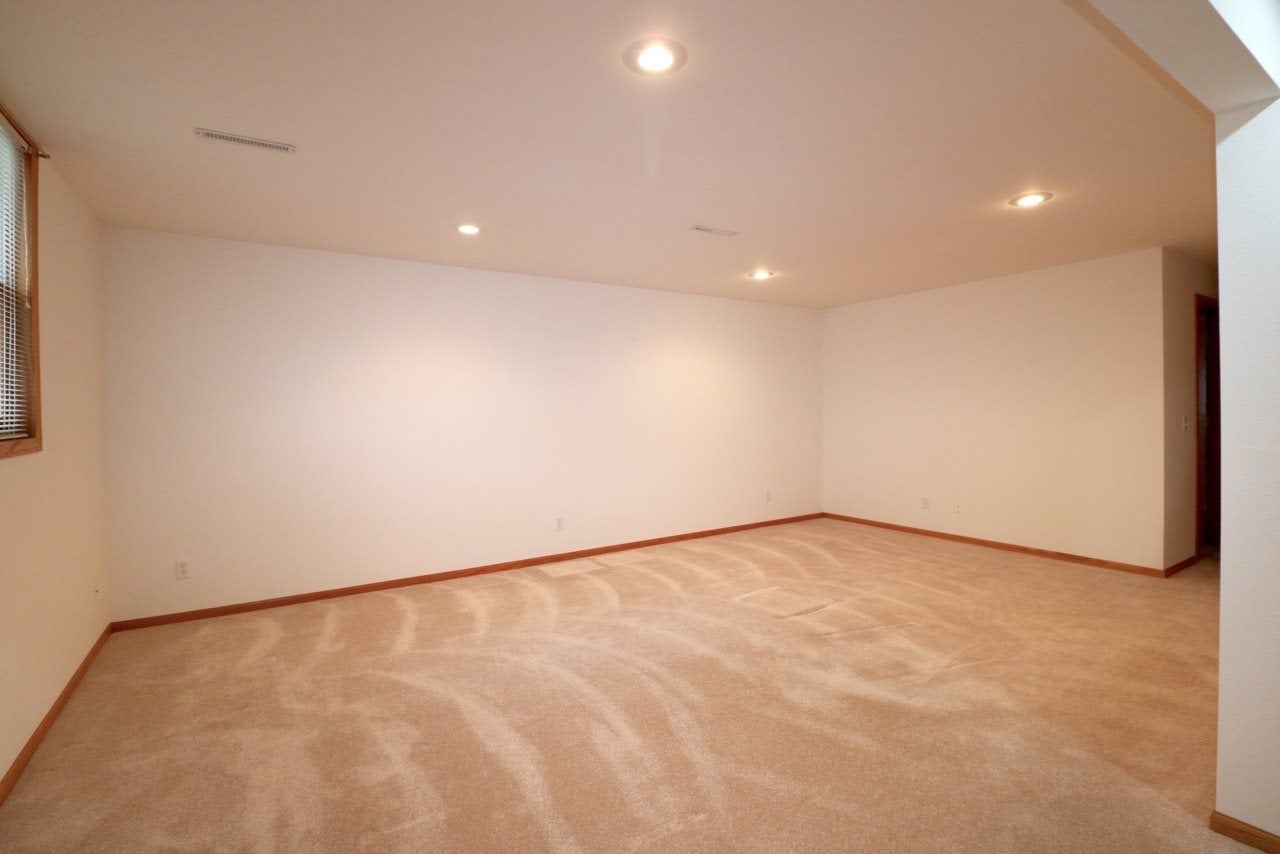 2155 Crown Point Road Dubuque, IA 52002 - Photo 13 of 24 Gallery Image 13
