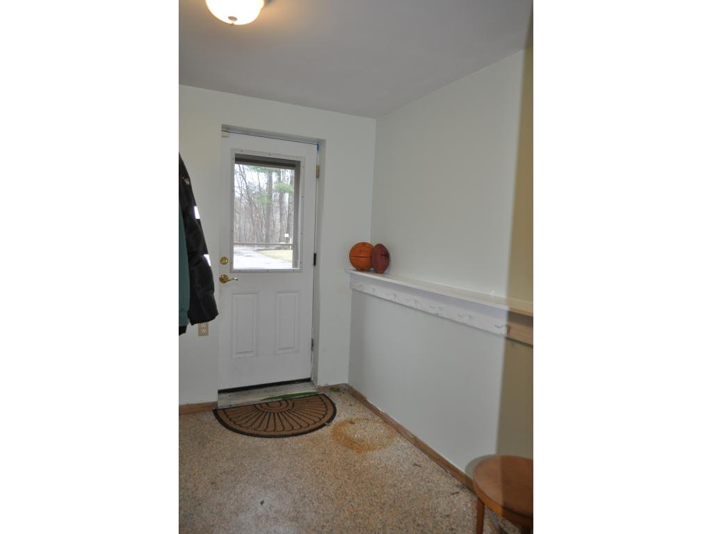 8 Collettes Grove Road Derry, NH 03038 - Photo 13 of 32