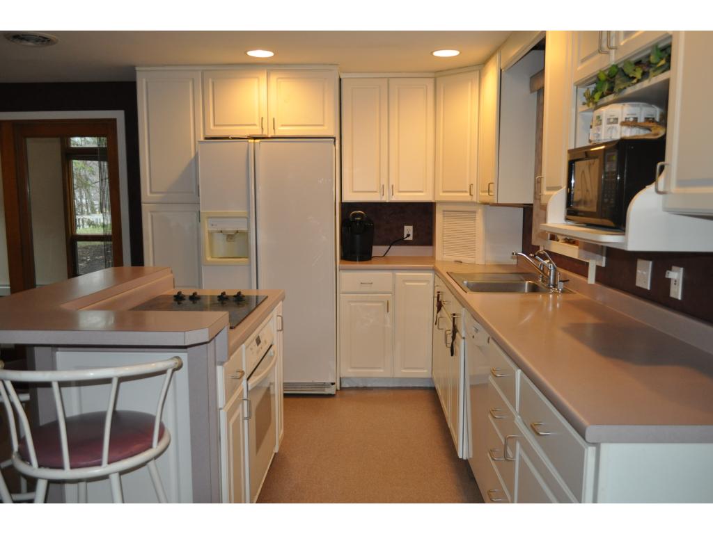 8 Collettes Grove Road Derry, NH 03038 - Photo 15 of 32