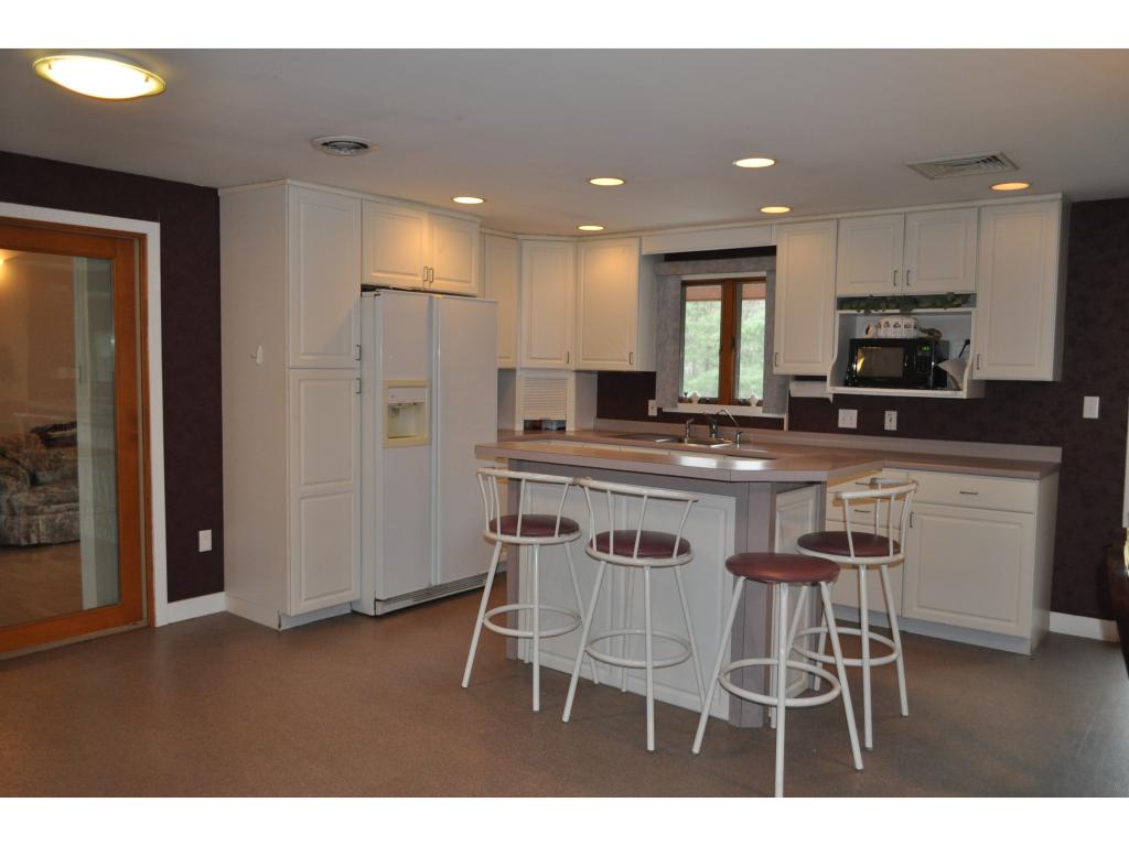 8 Collettes Grove Road Derry, NH 03038 - Photo 16 of 32