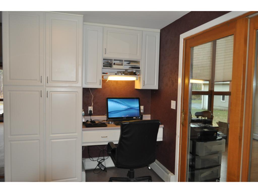8 Collettes Grove Road Derry, NH 03038 - Photo 19 of 32