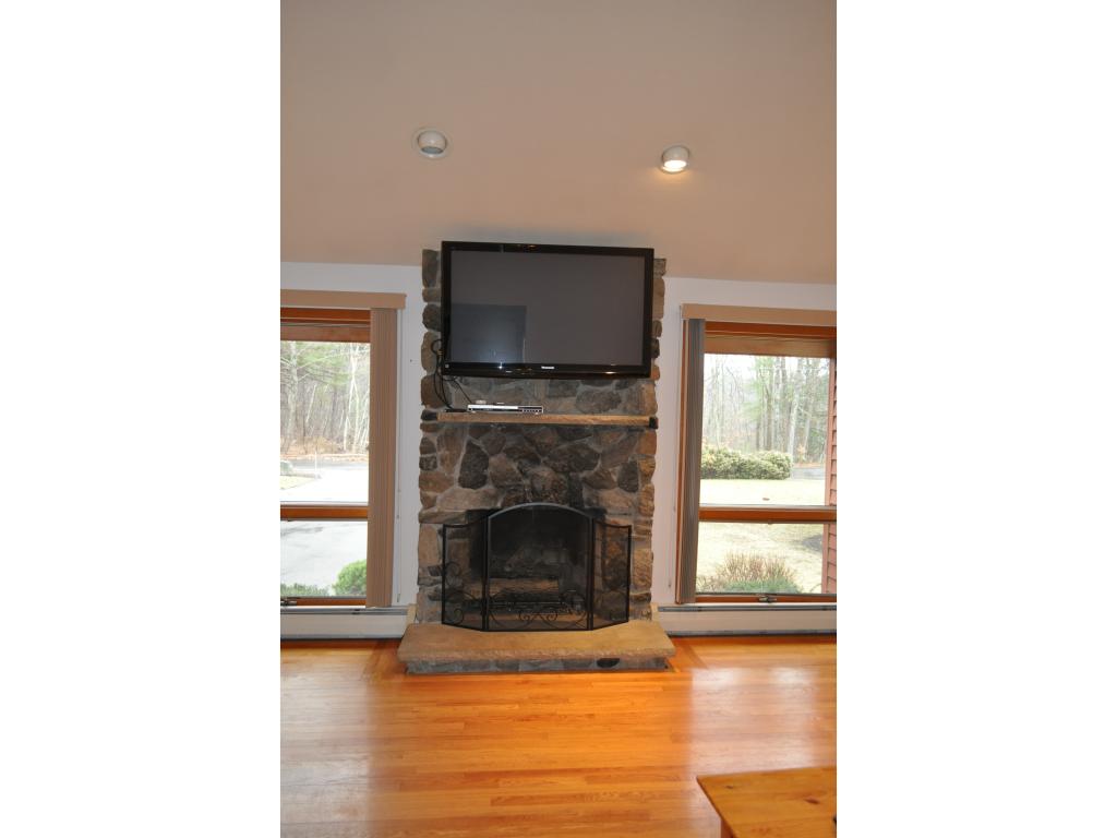 8 Collettes Grove Road Derry, NH 03038 - Photo 22 of 32