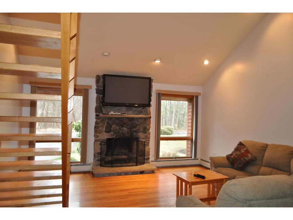 8 Collettes Grove Road Derry, NH 03038 - Photo 23 of 32