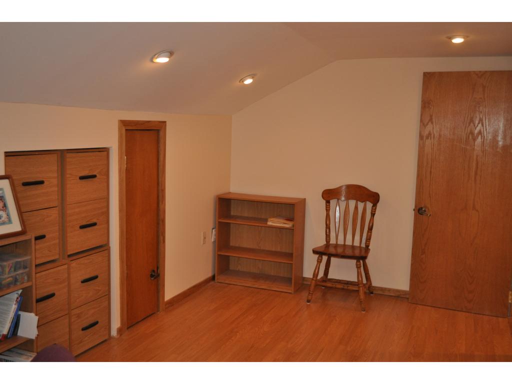 8 Collettes Grove Road Derry, NH 03038 - Photo 26 of 32