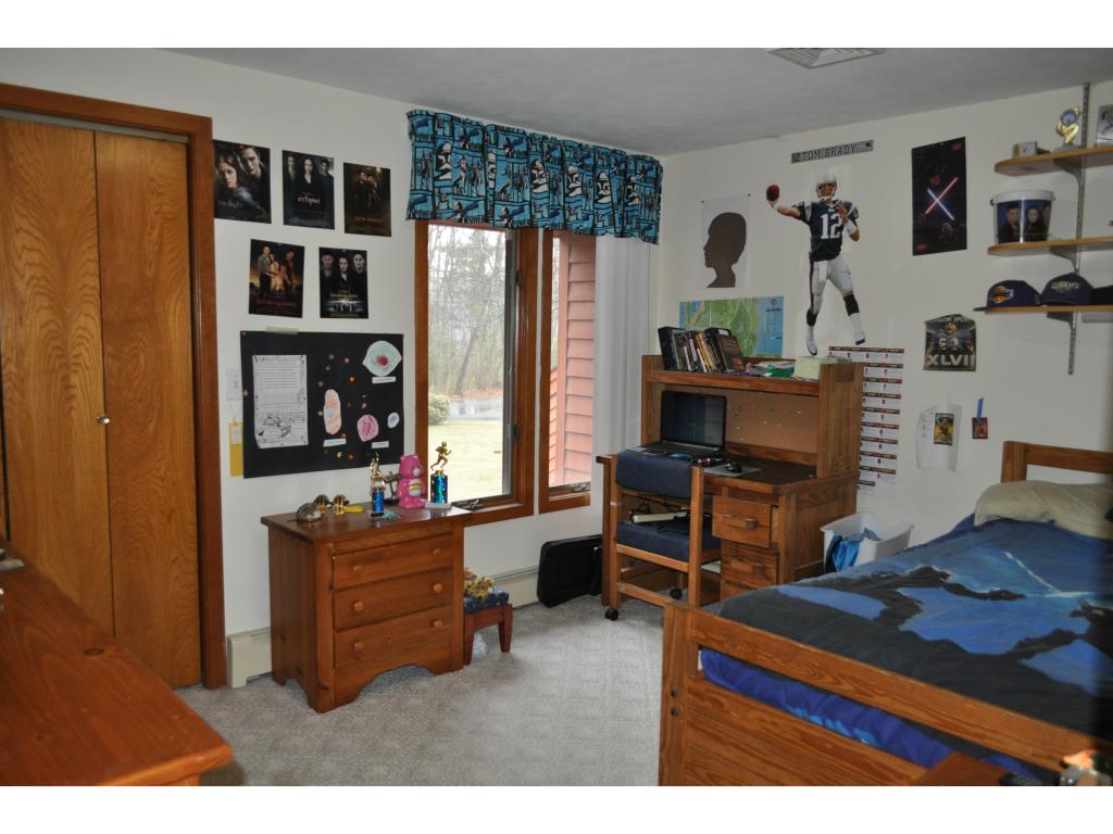 8 Collettes Grove Road Derry, NH 03038 - Photo 29 of 32